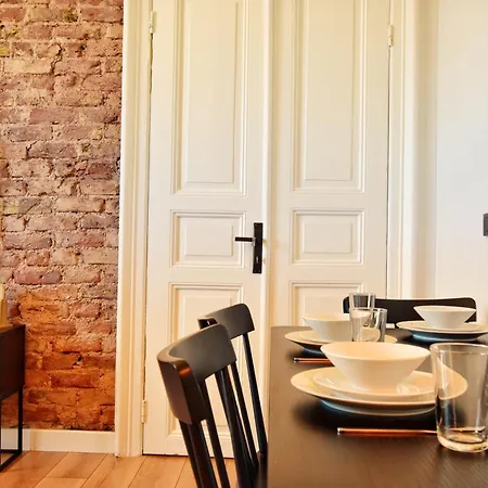 Cozy Renovated 3br Near Taksim- Santur D10 Apartment
