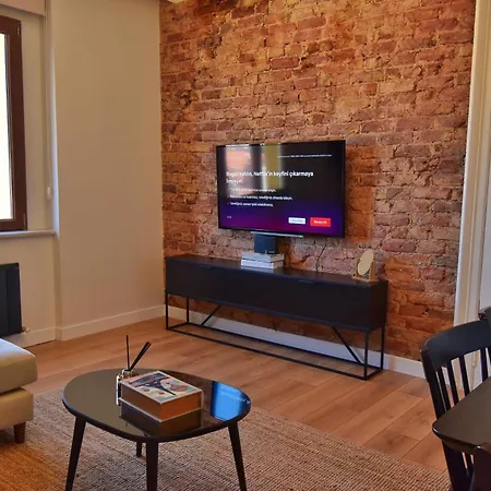Apartment Cozy Renovated 3br Near Taksim- Santur D10