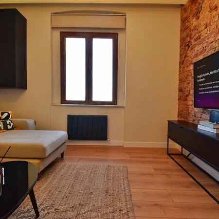 Cozy Renovated 3br Near Taksim- Santur D10 Apartment