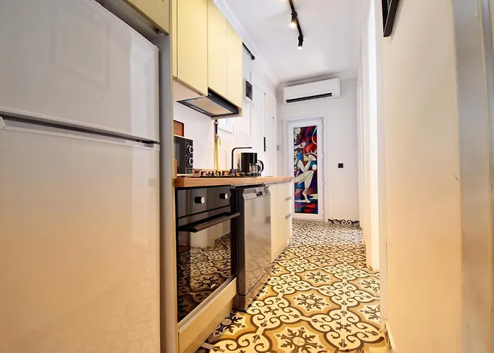 Apartamento Cozy Renovated 3br Near Taksim- Santur D10 *