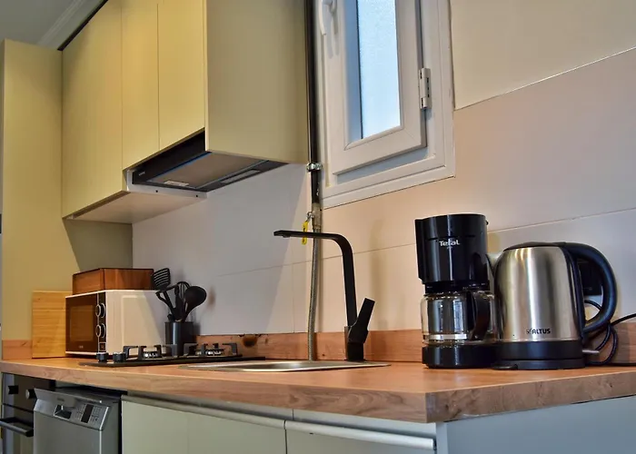 Cozy Renovated 3br Near Taksim- Santur D10