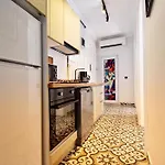 Апартаменты Cozy Renovated 3br Near Taksim- Santur D10 *
